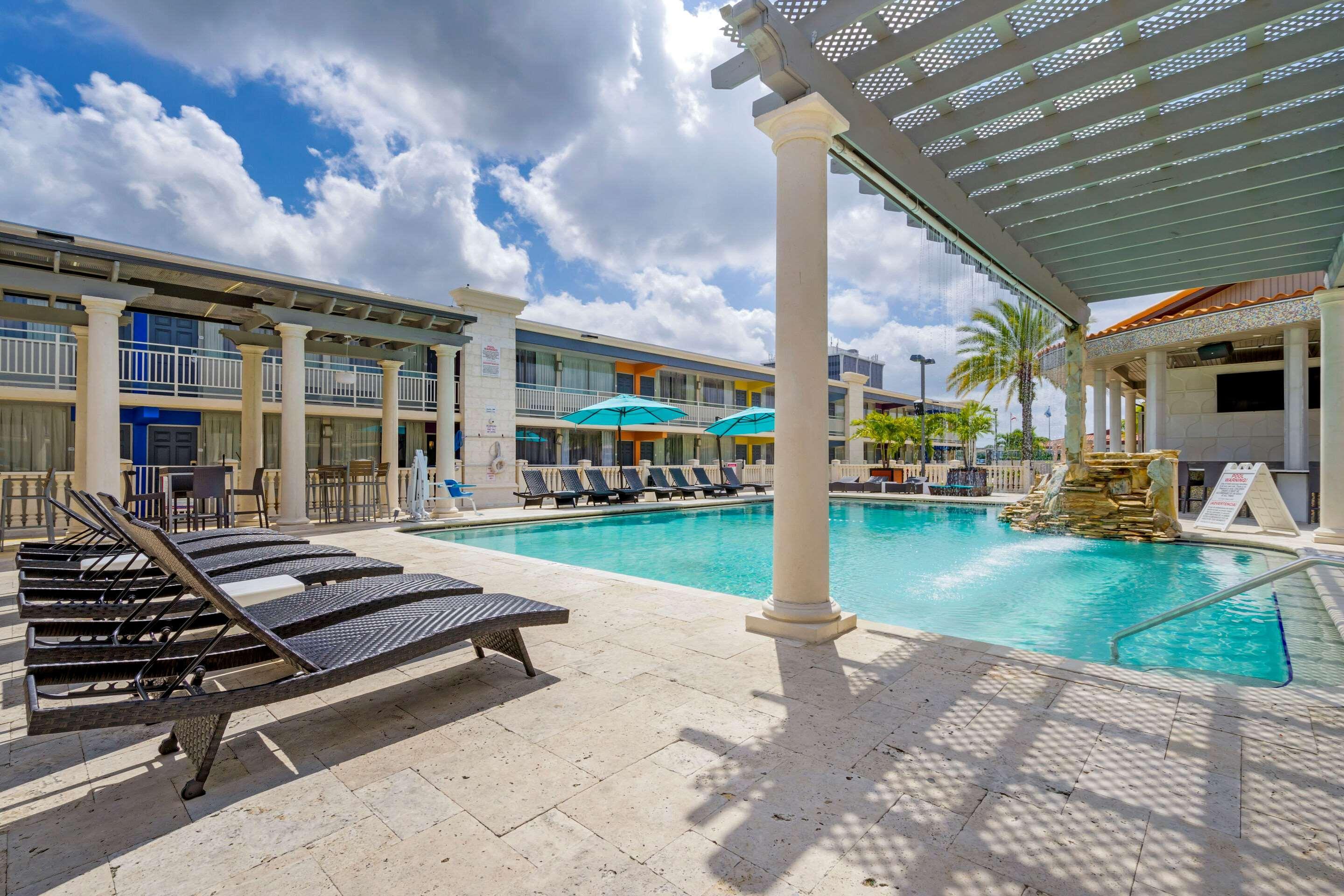 Quality Inn And Conference Center Tampa-Brandon Heartland Exterior foto