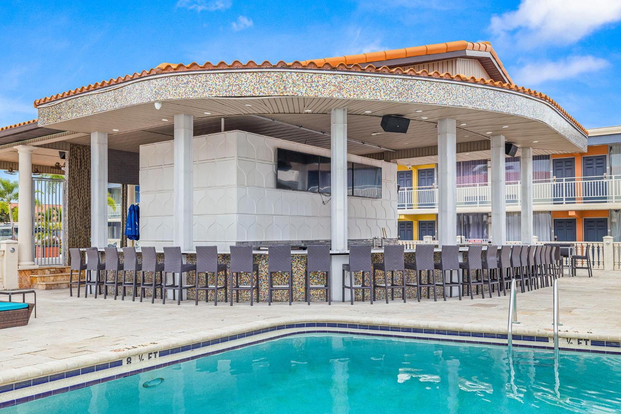 Quality Inn And Conference Center Tampa-Brandon Heartland Exterior foto