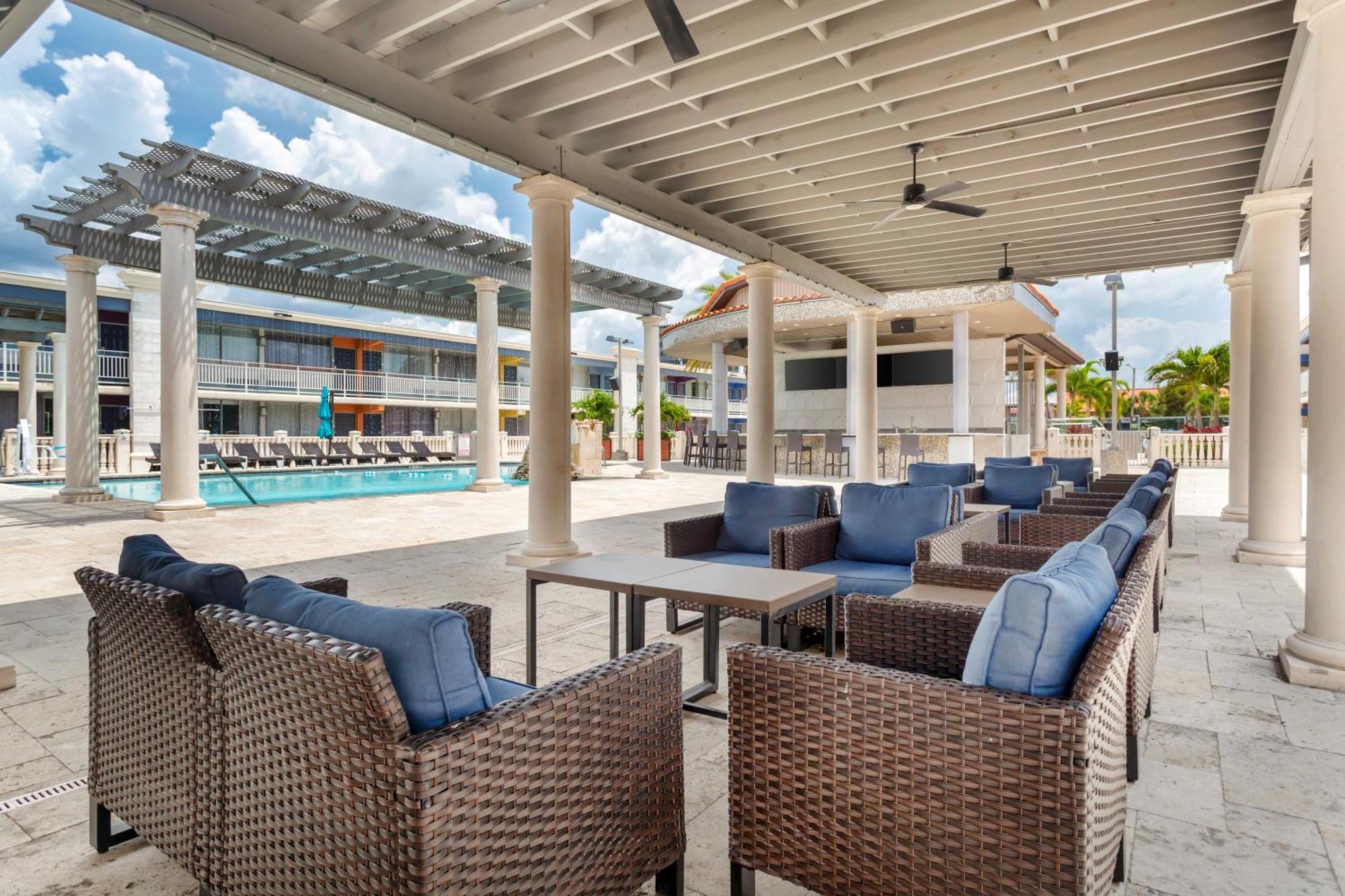 Quality Inn And Conference Center Tampa-Brandon Heartland Exterior foto